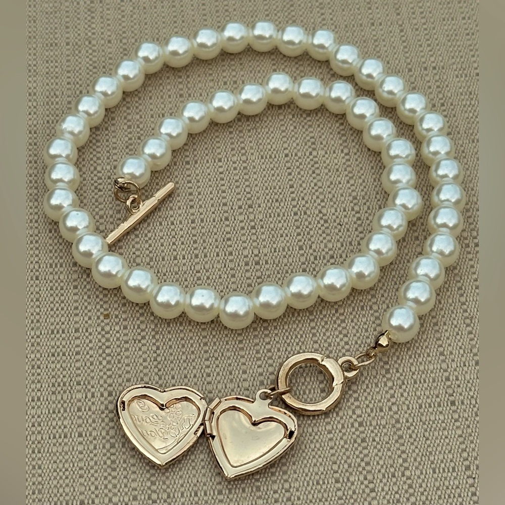 Elegant Faux Pearl Necklace with Gold tone opening Heart Locket